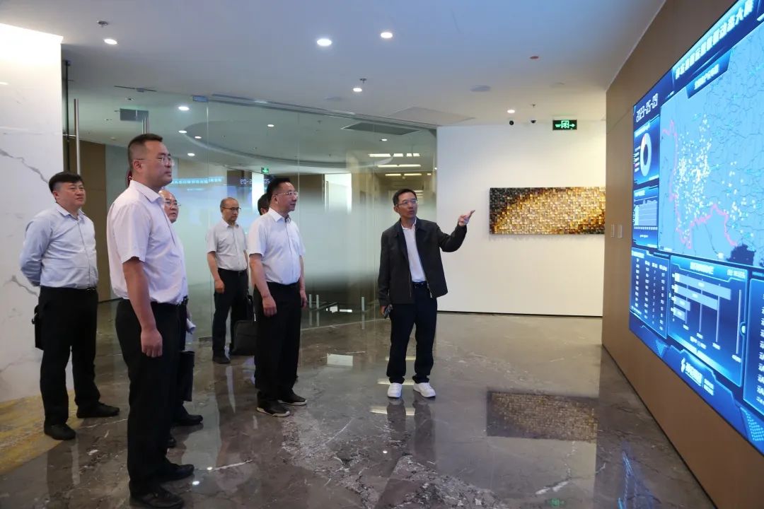 高峰在昆明调研民营企业时强调：扎实开展主题教育 深入推进调查研究 全力促进“两个健康”